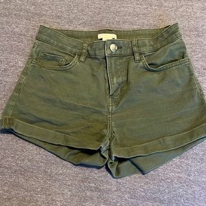 H&M green shorts
